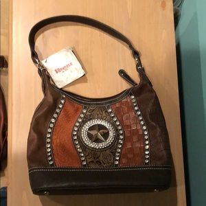 Super cute Silverake bling western purse!